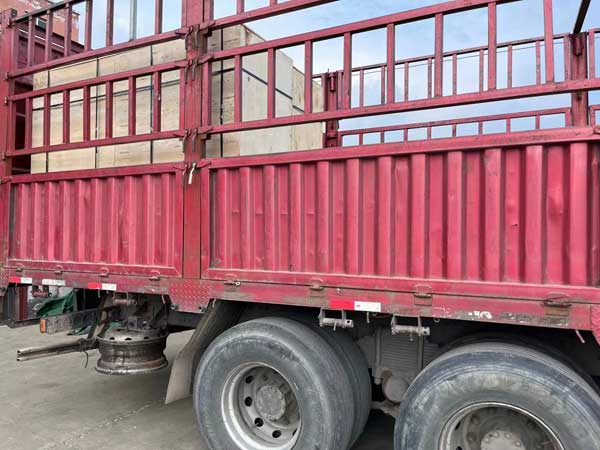 兩臺(tái)120型榨油機(jī)發(fā)往港口出口國(guó)外 兩臺(tái)120型榨油機(jī)發(fā)往港口出口國(guó)外